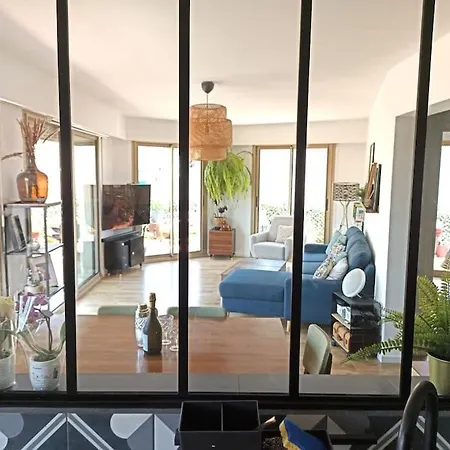 90m2, Climatise 3 Apartment